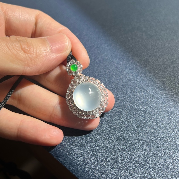 茅台白蛋面吊坠裸石14.6×13.8×6.1整体32.4