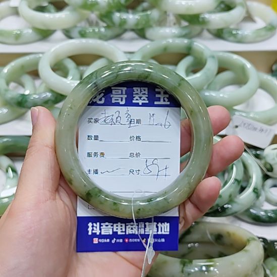 老***姐透闪石-蛇纹石玉未镶嵌手镯