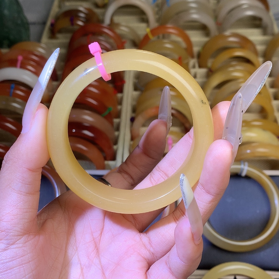 石英质玉未镶嵌手镯