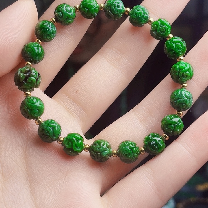 翡翠未镶嵌颈饰多样性