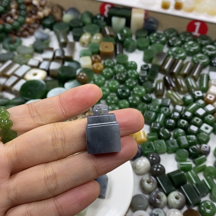 c***j和田玉未镶嵌挂件