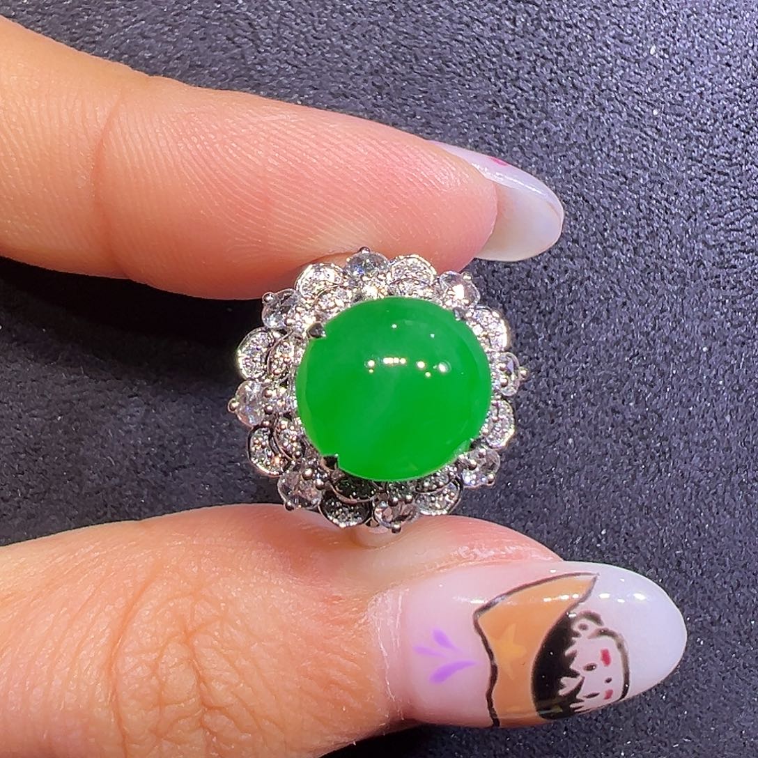 翡翠18K金镶嵌戒指蛋面