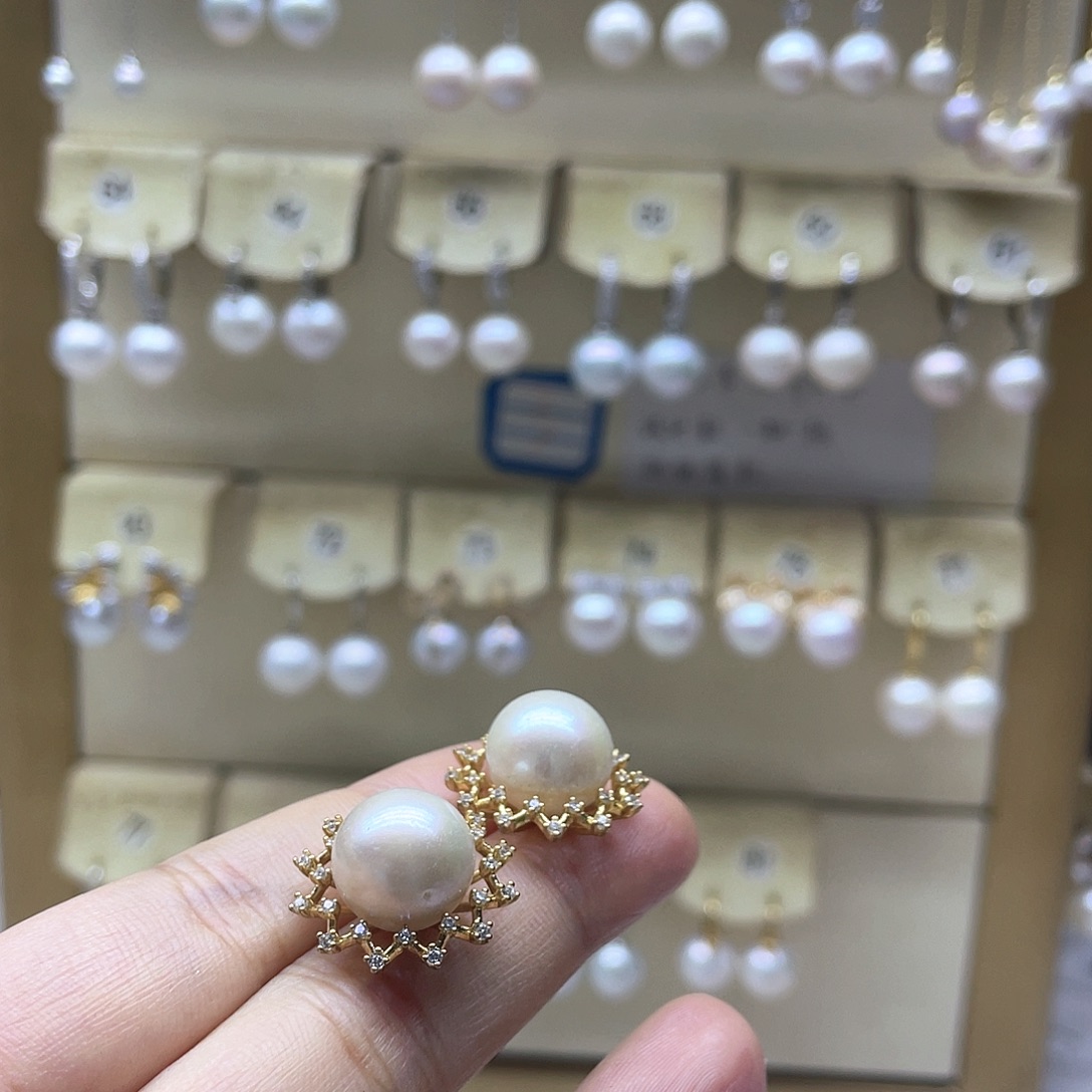 淡水珍珠银S925镶嵌耳饰