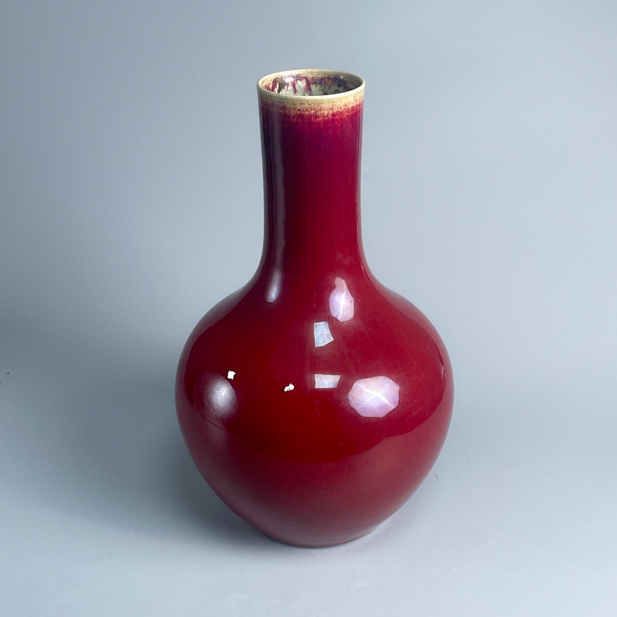 19.清道光 钧红釉大天球瓶/M25BU002918 