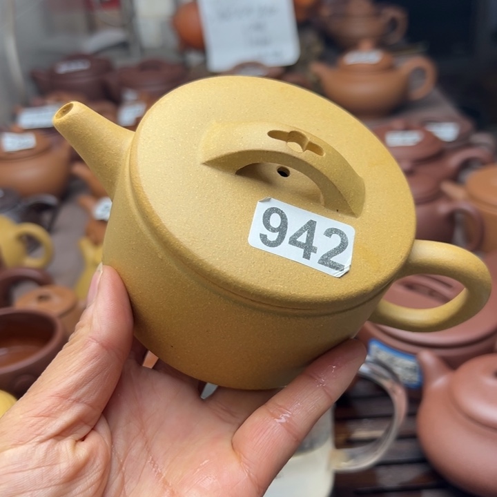 紫砂茶壶黄金段半手210