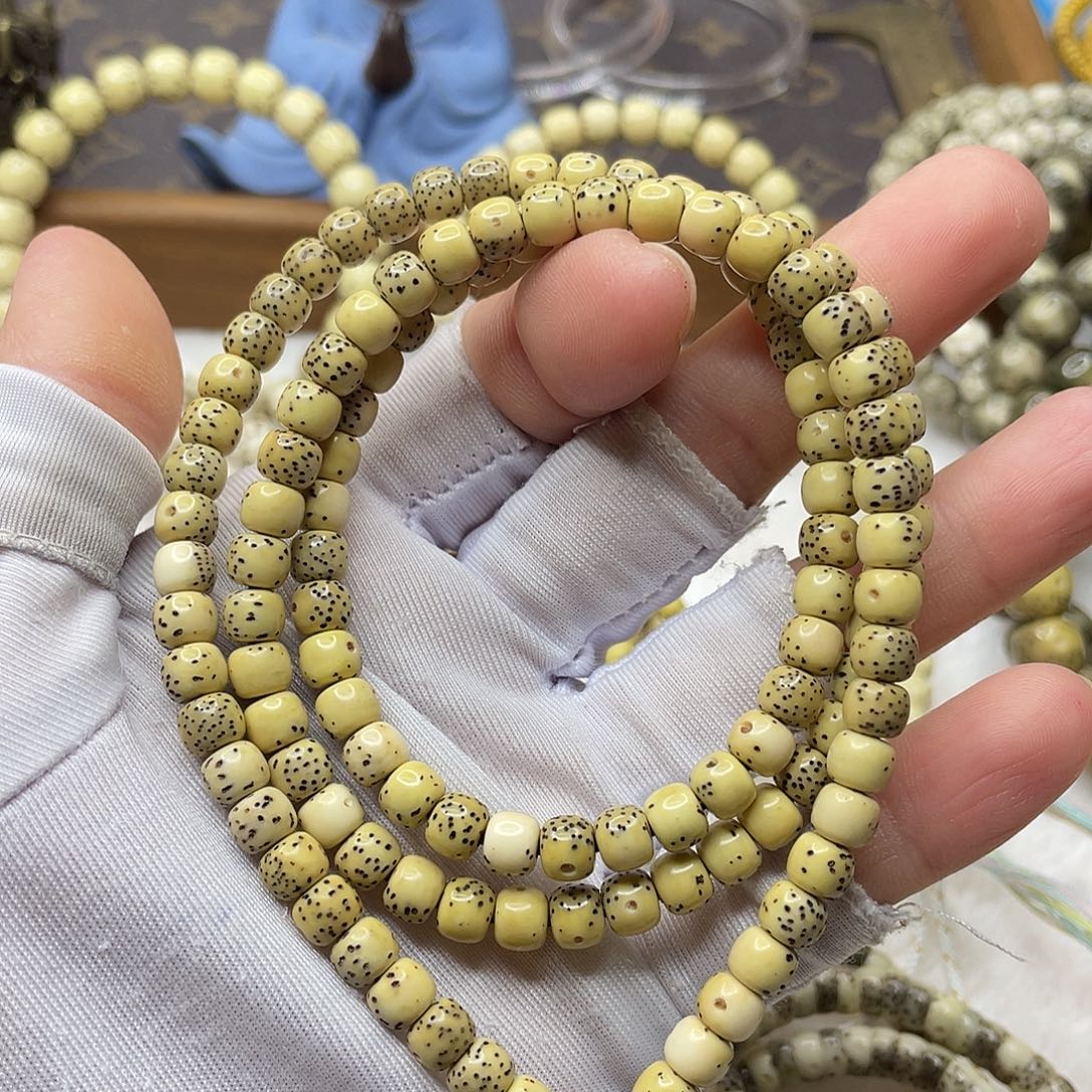 礼***.吊坠星月菩提石玉料古瓷白大留白108卡6