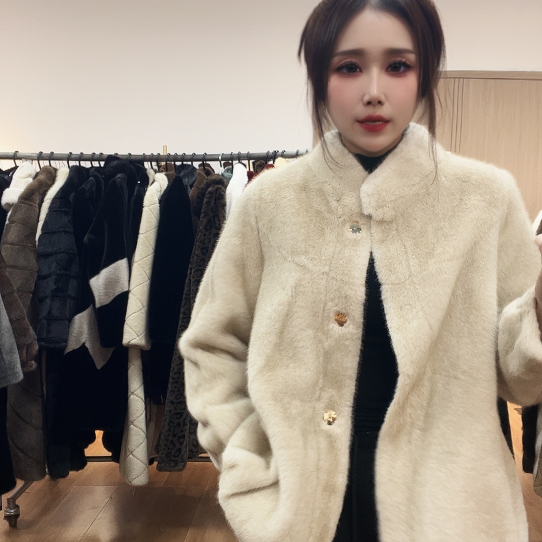 11号皮毛一体外套