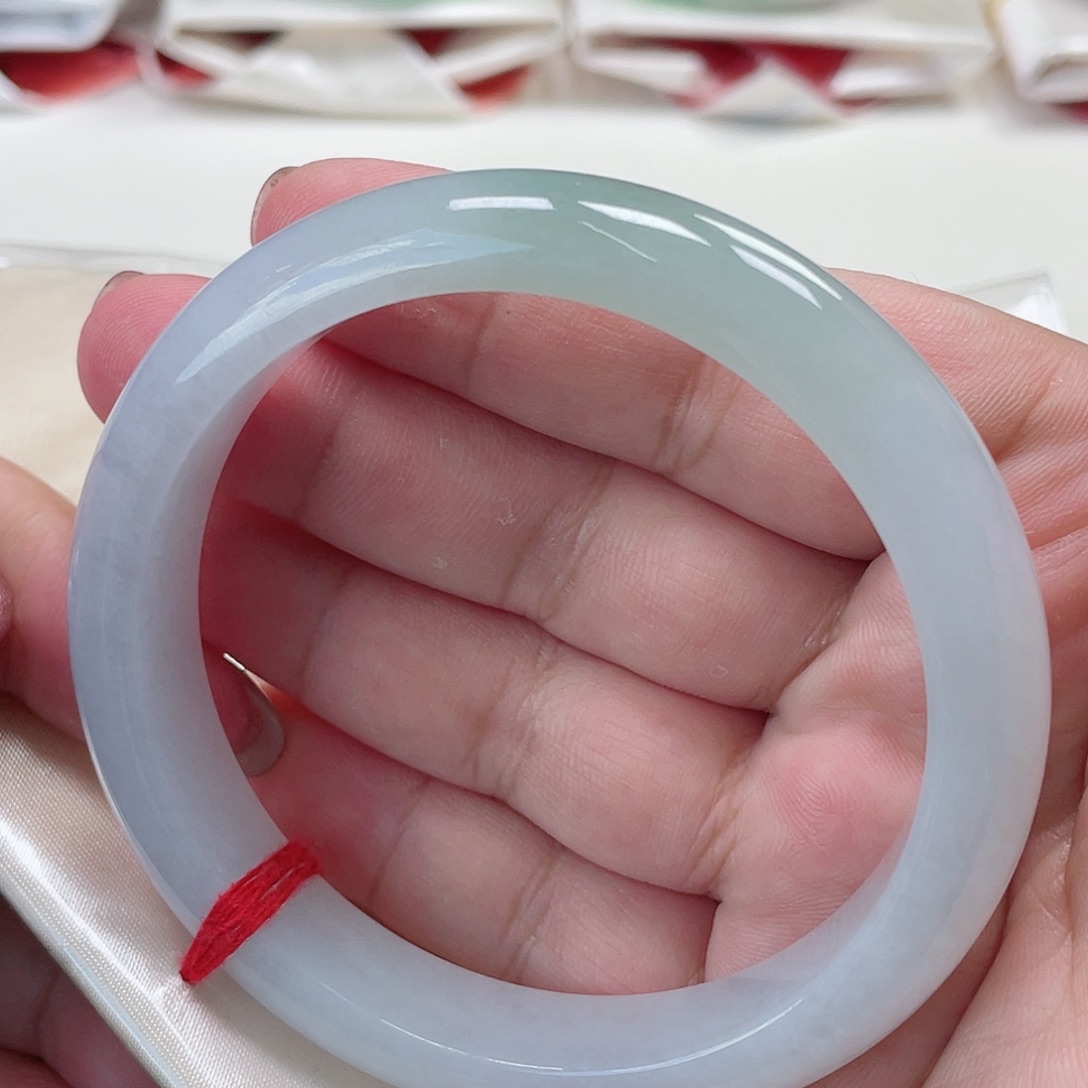 翡翠手镯（圆镯）未镶嵌缅甸翡翠手镯63圈