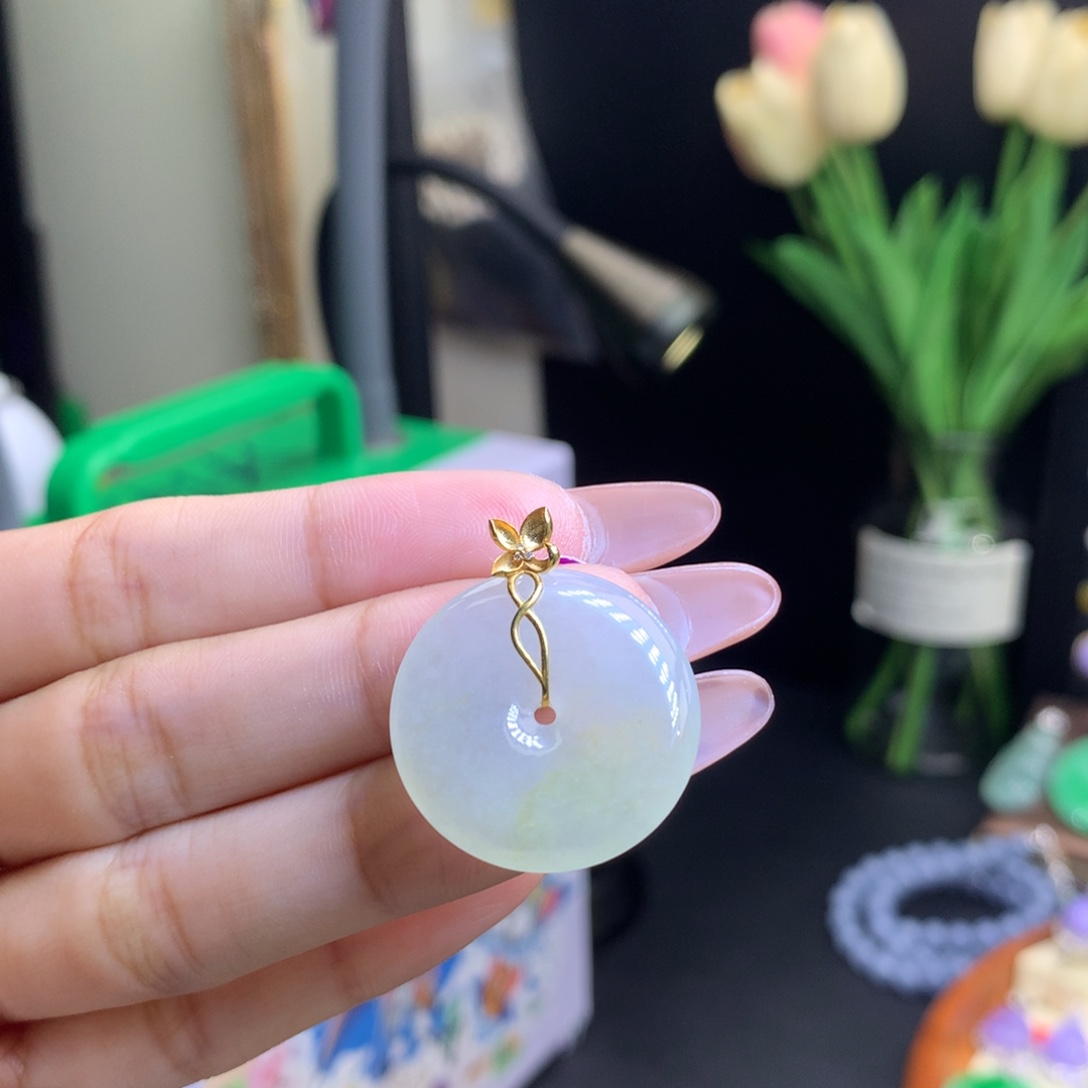 翡翠18K金镶嵌颈饰