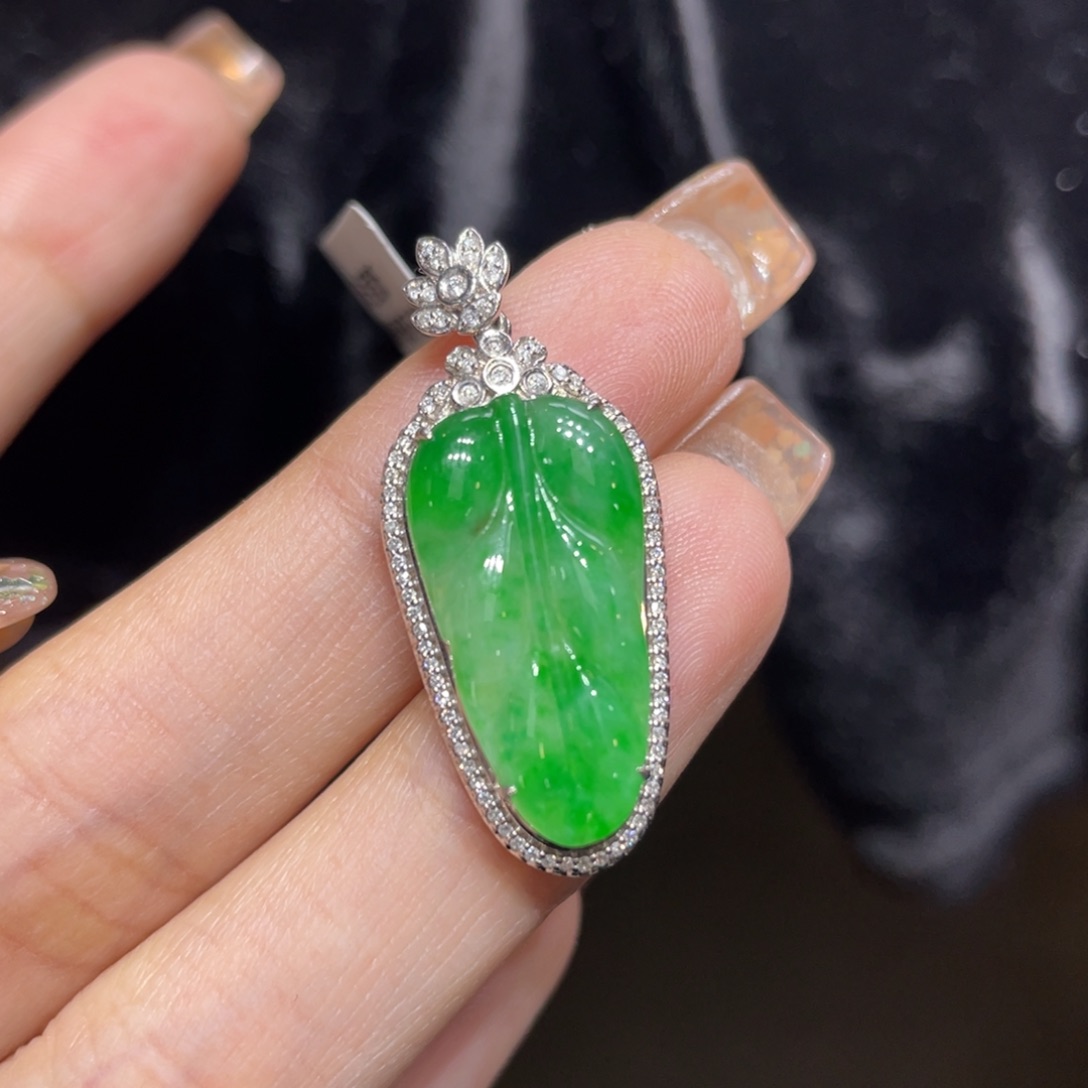 翡翠颈饰18K金镶嵌天然缅甸翡翠