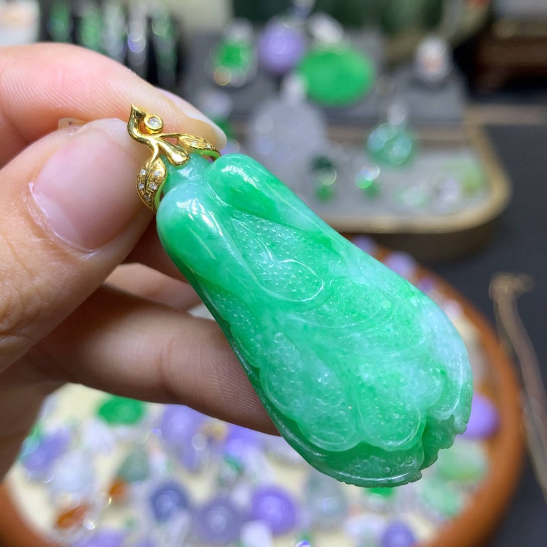 翡翠18K金镶嵌颈饰翡翠吊坠项链