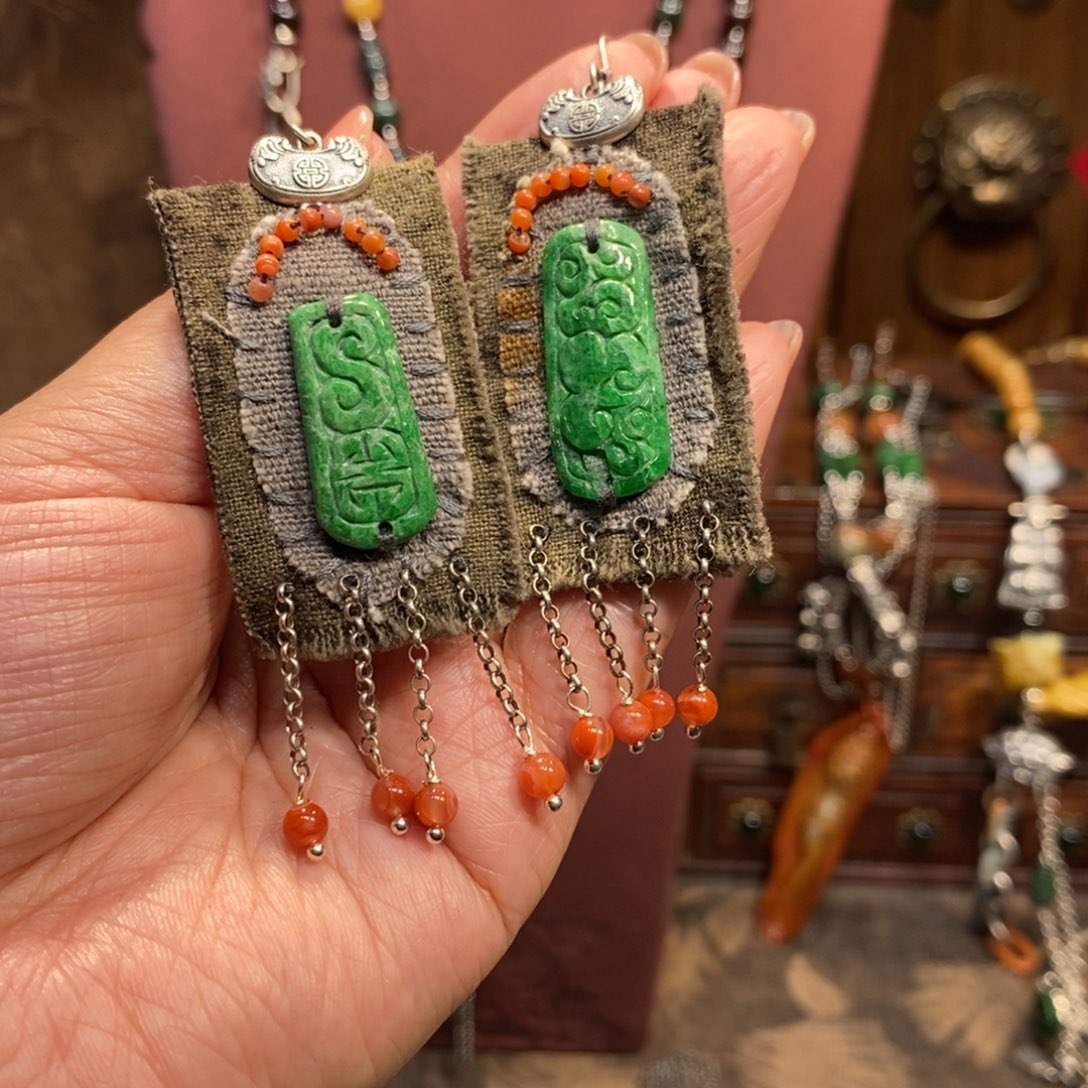 翡翠吊坠(赠链)未镶嵌