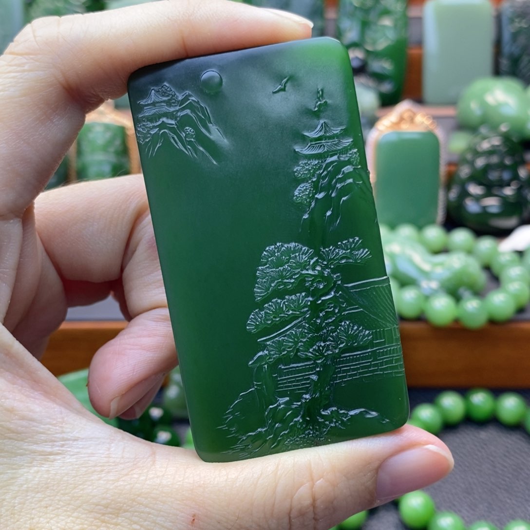 颈饰未镶嵌和田玉（碧玉）勝****籽山水牌