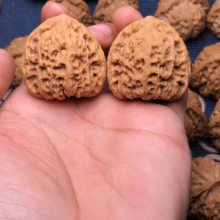 文玩核桃吊坠伸***先南疆石