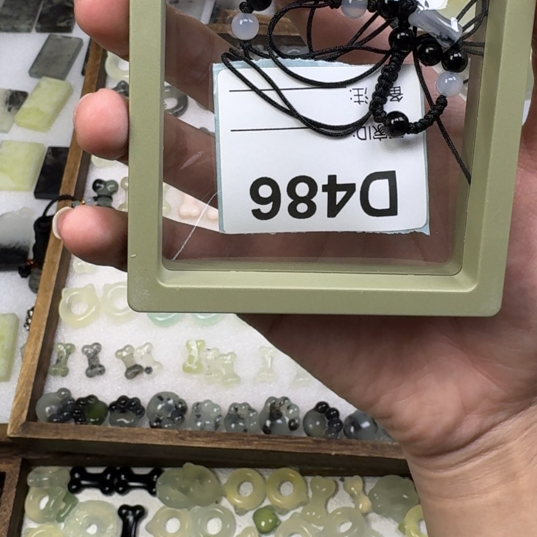 蛇纹石玉吊坠未镶嵌_****m