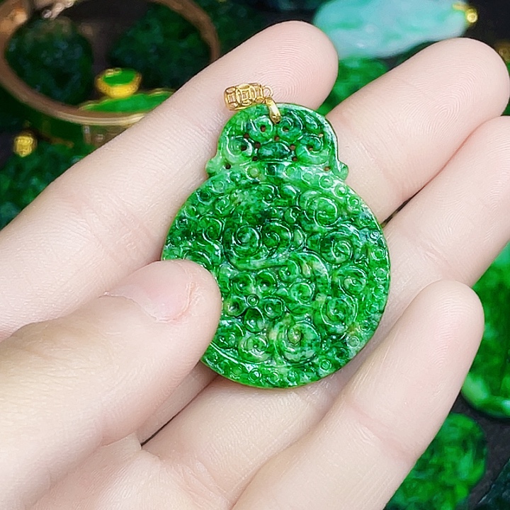 翡翠18K金镶嵌颈饰多样性