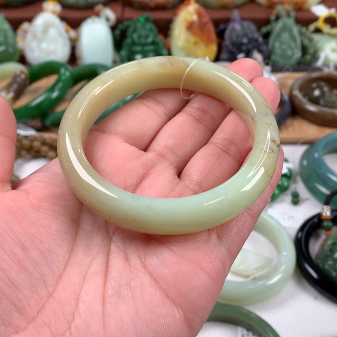 和田玉手镯未镶嵌61口径