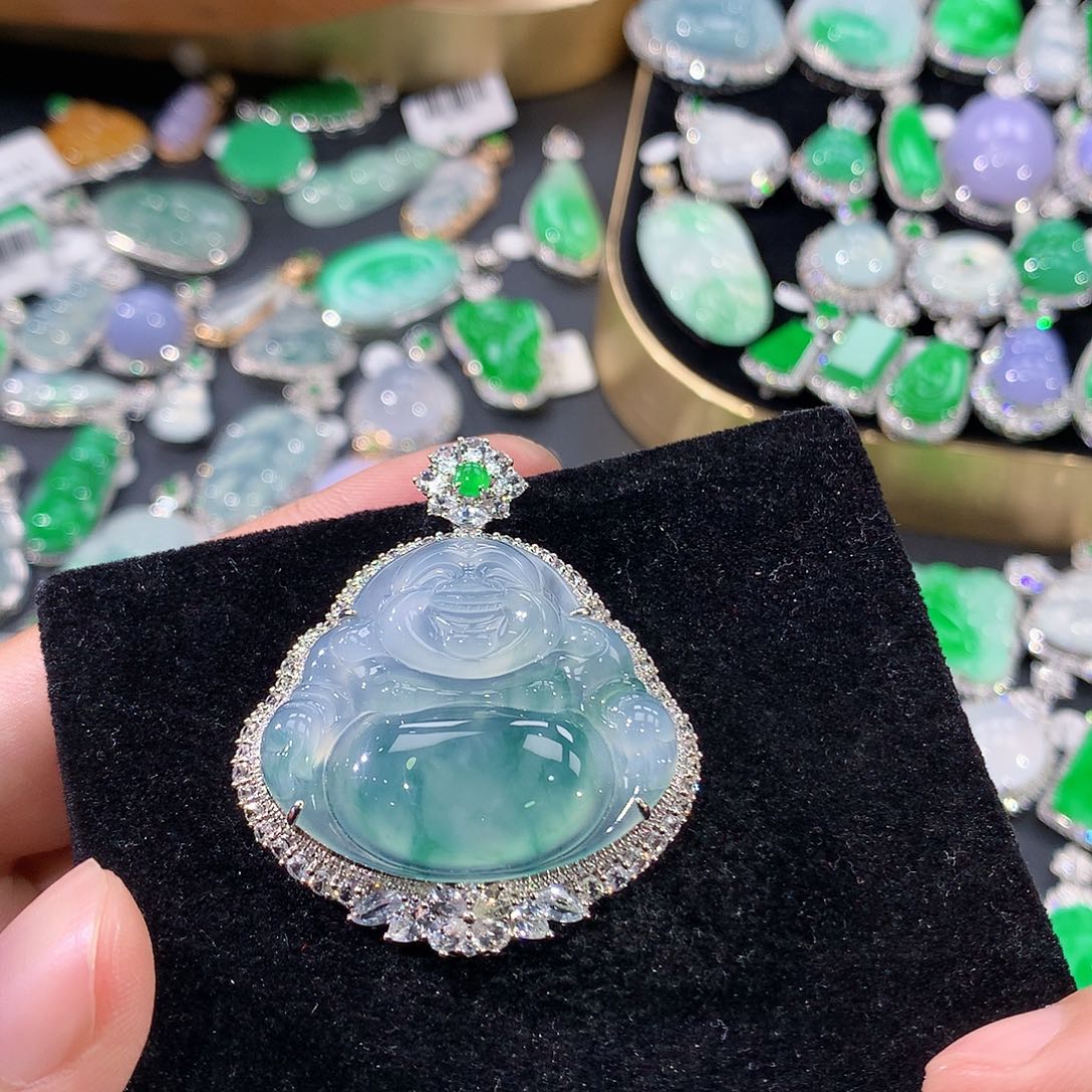 翡翠18K金镶嵌颈饰