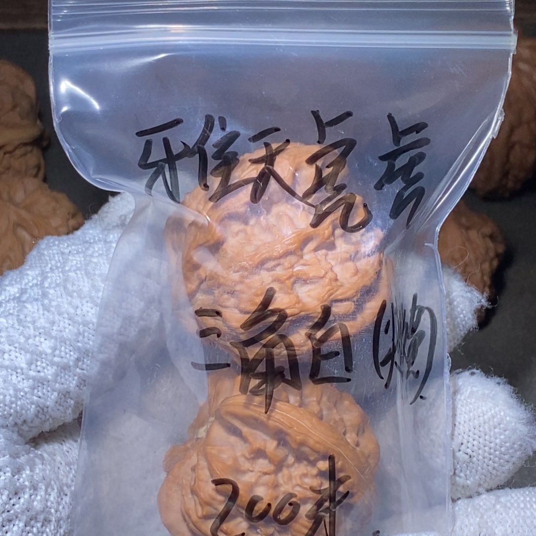 文玩核桃吊坠雅**虎三角白