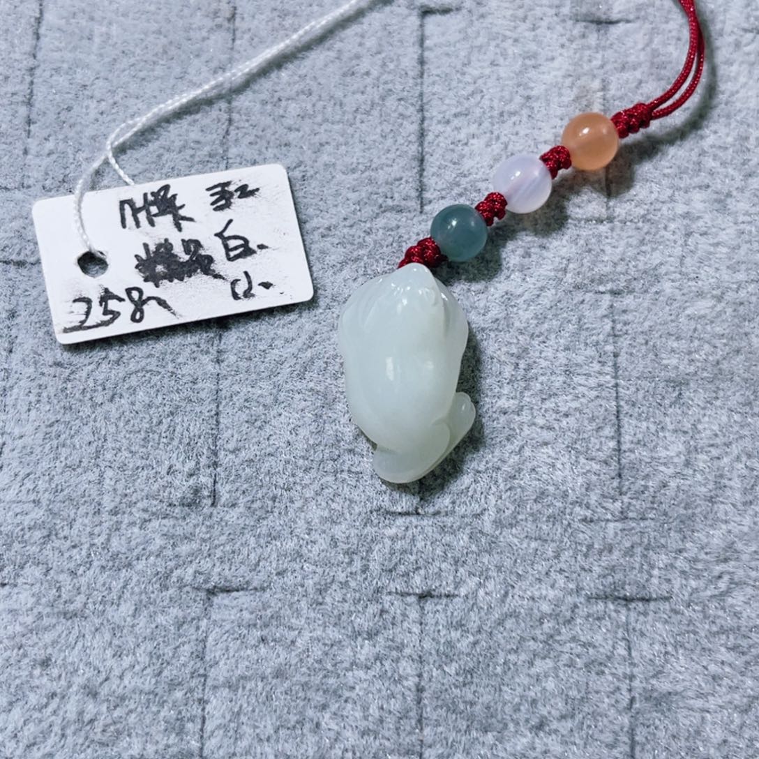 大***人和田玉未镶嵌颈饰