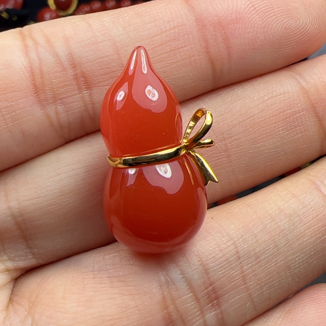 18K金镶嵌吊坠南红玛瑙