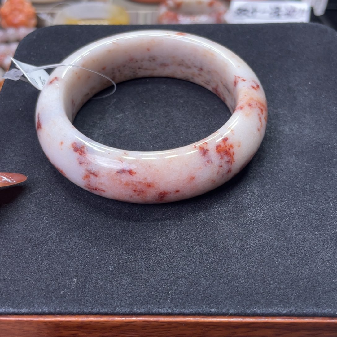 未镶嵌手镯石英岩玉