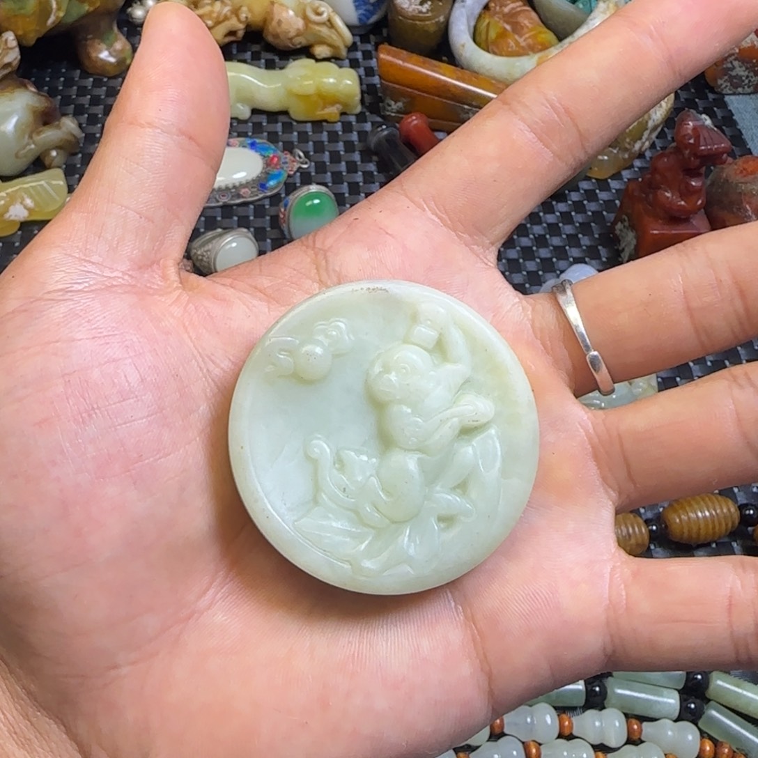 未镶嵌蛇纹石玉颈饰