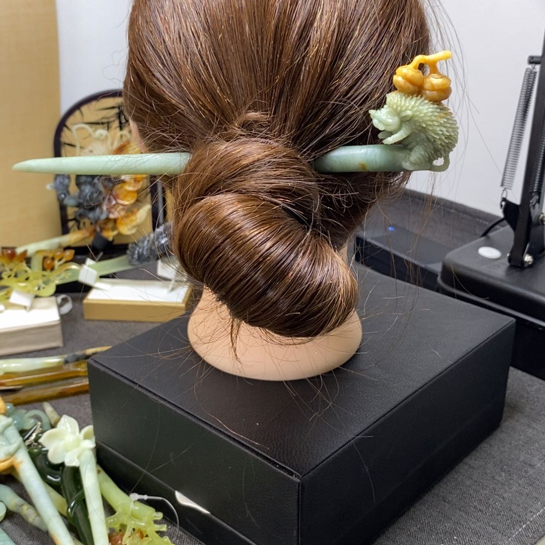 岫玉发簪未镶嵌小****?刺猬