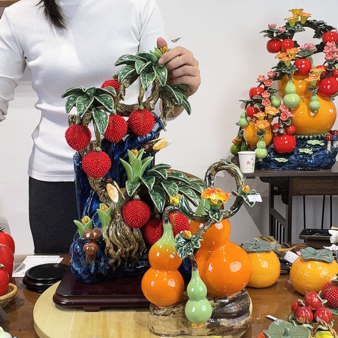 陶瓷镇店之宝荔枝摆件