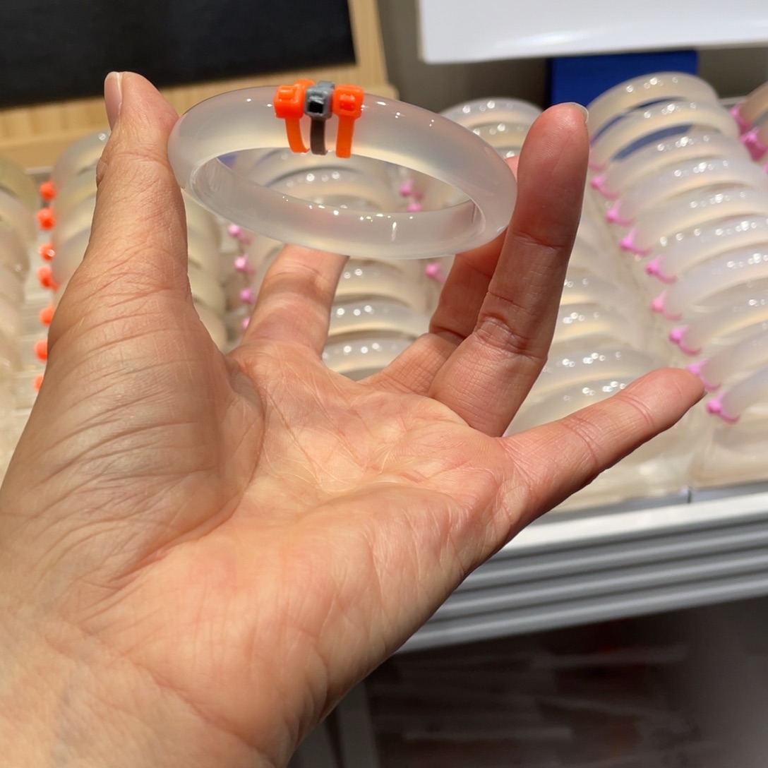 给***闹玛瑙/玉髓未镶嵌手镯@定向灰冰@【55+】