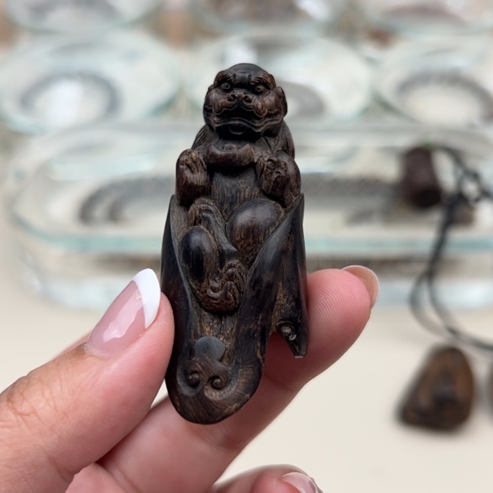 。***。沉香吊坠文莱貔貅挂件