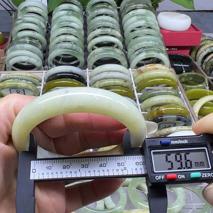 蛇纹石玉未镶嵌手镯24