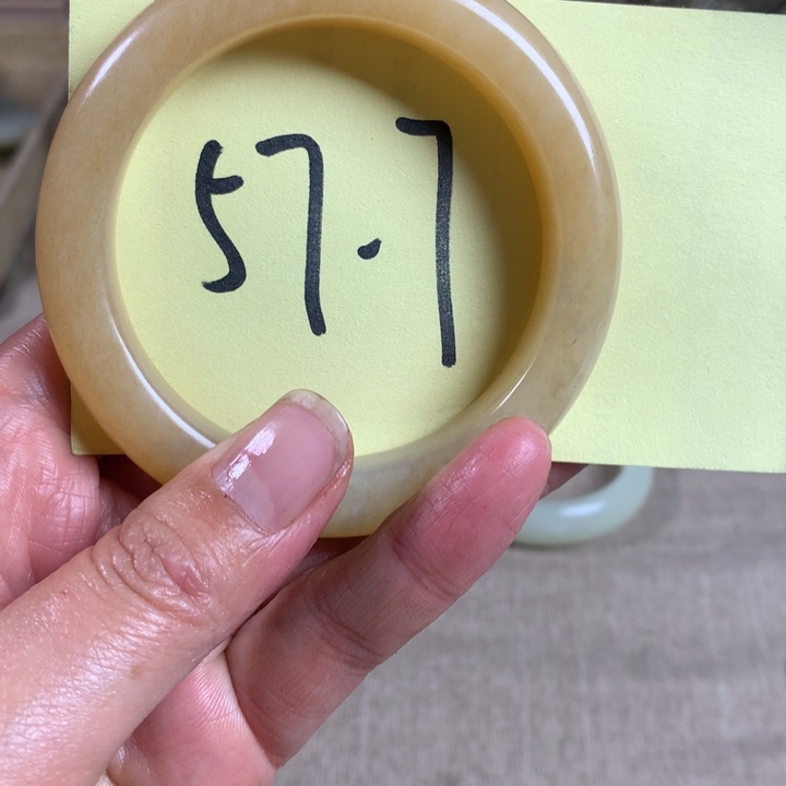 和田玉（糖玉）未镶嵌手镯