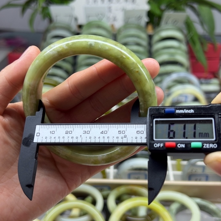 蛇纹石玉未镶嵌手镯25