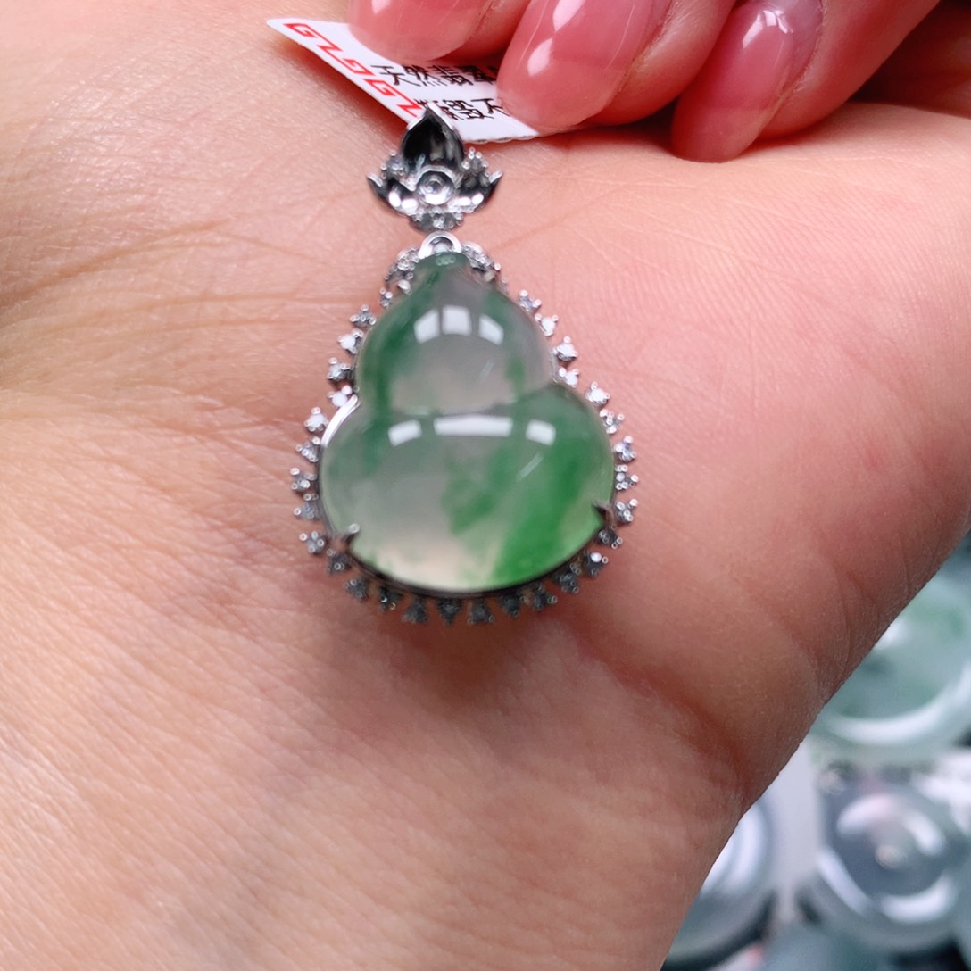 翡翠颈饰18K金镶嵌天然翡翠