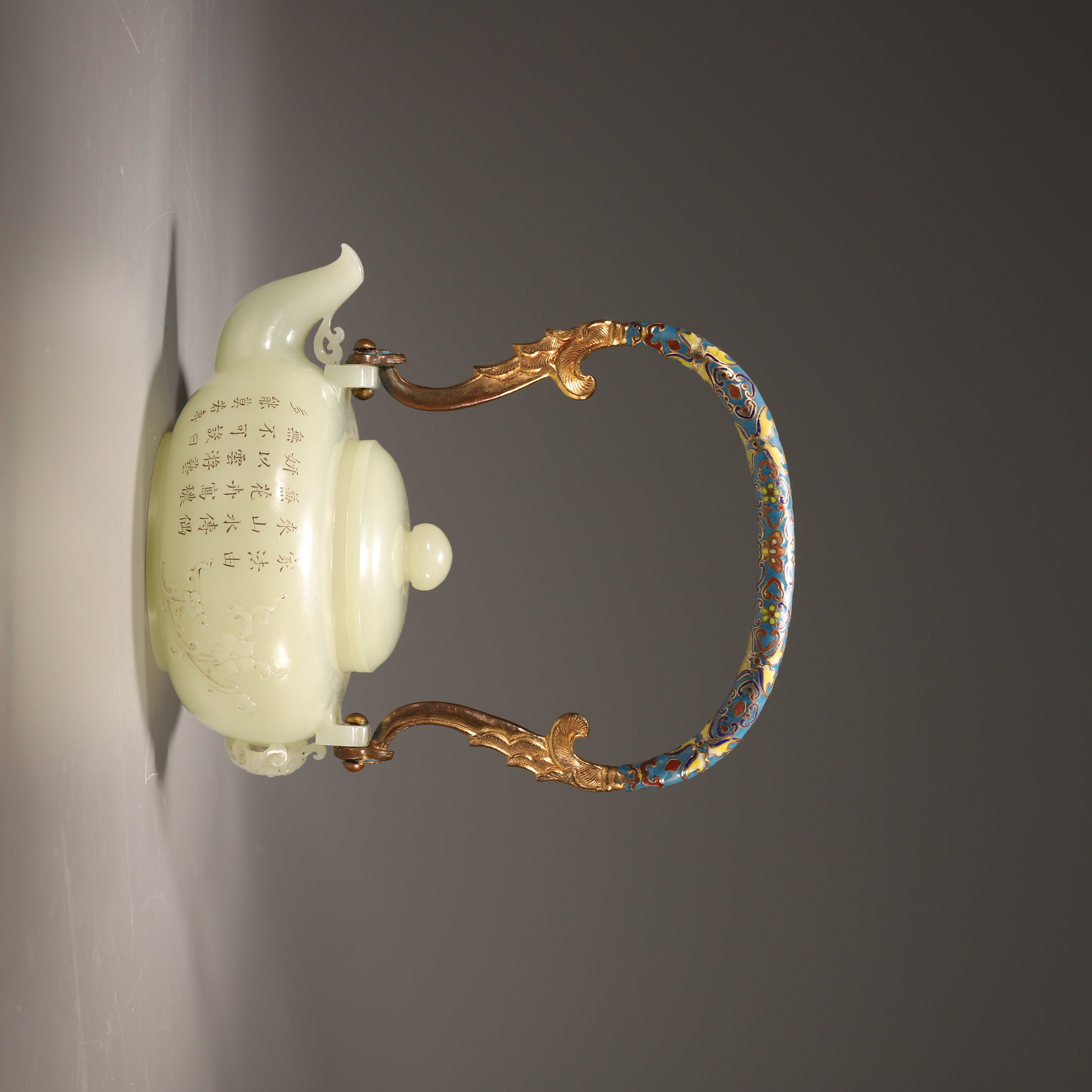 Lot21清代 和田玉诗文珐琅壶