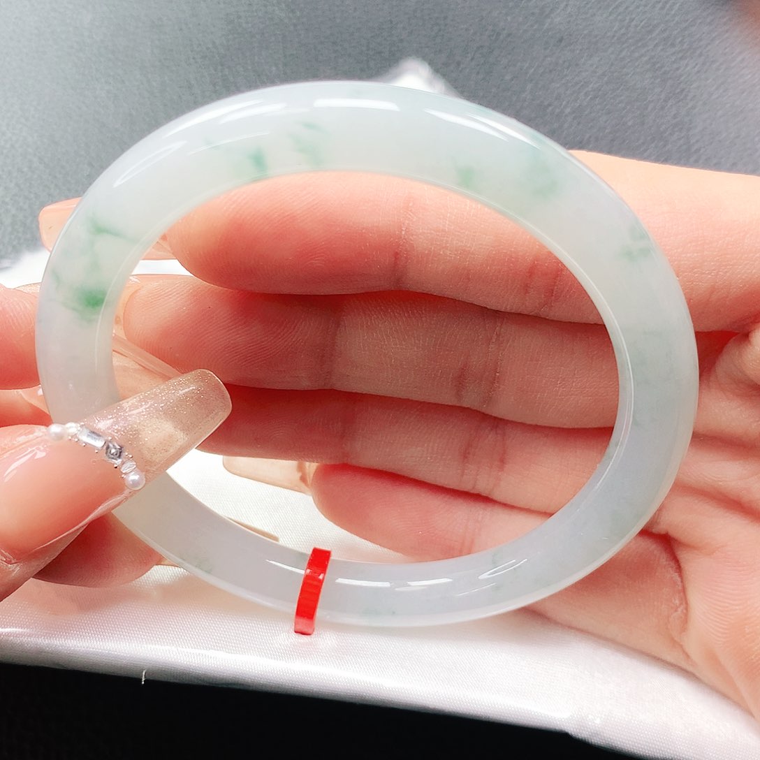 翡翠手镯未镶嵌53圈