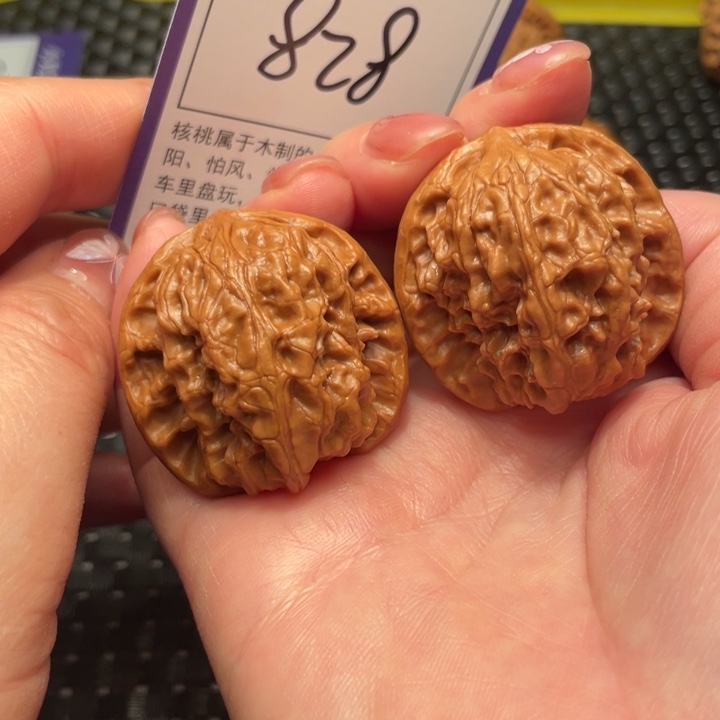 文玩核桃把件38野狼828