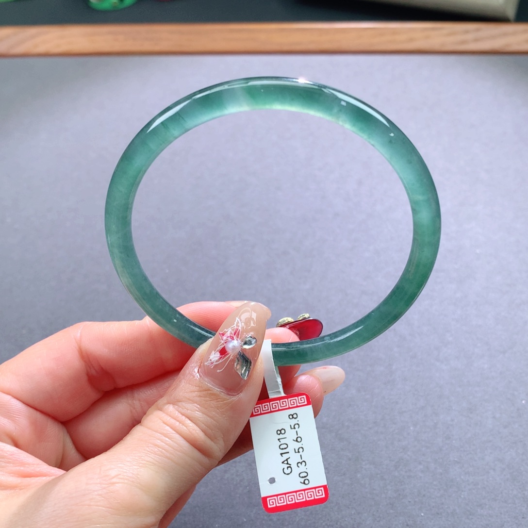 翡翠手镯未镶嵌天然翡翠手镯叮当镯