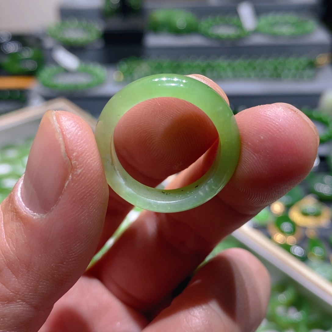 颈饰未镶嵌和田玉（碧玉）番***蛋