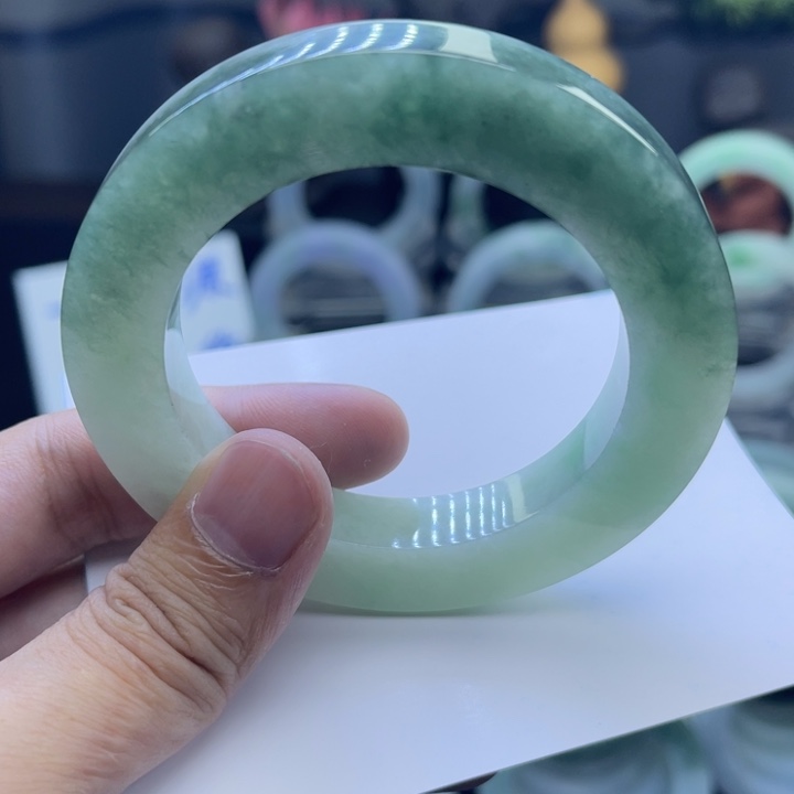 定制翡翠未镶嵌手镯