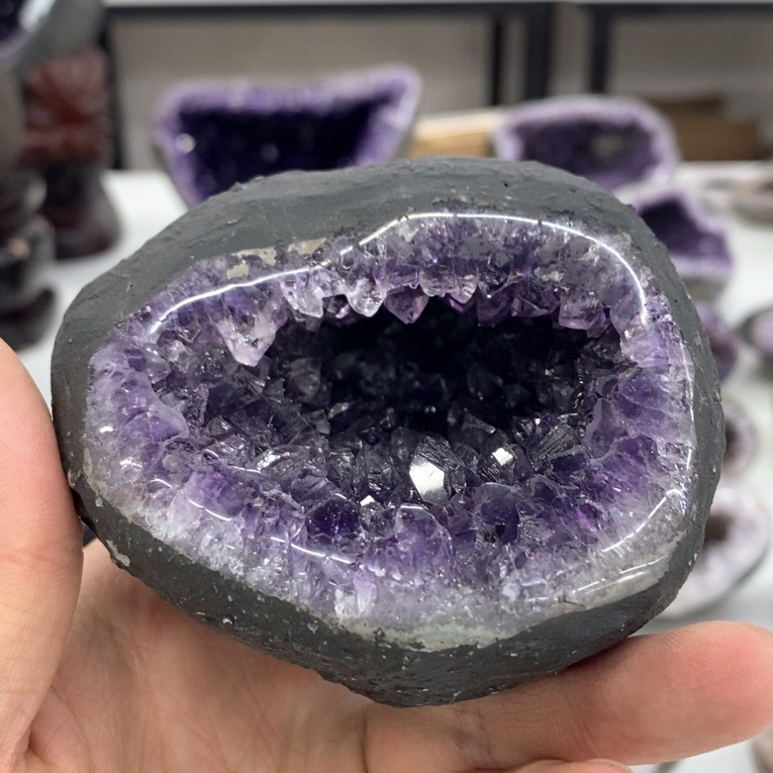 紫晶未镶嵌大型摆件（非配饰）