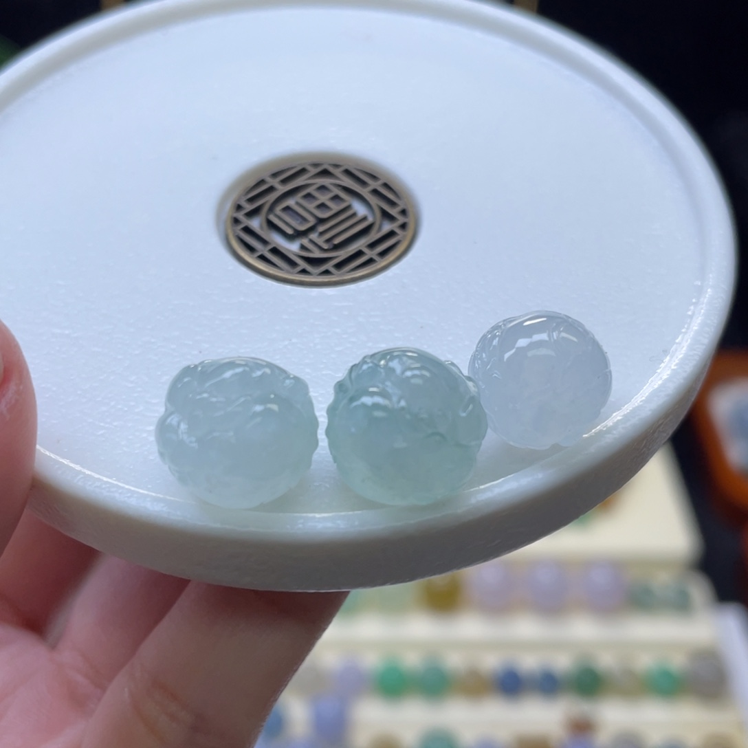 翡翠颈饰未镶嵌龙珠