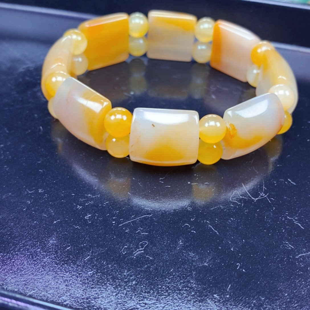 石英质玉（黄龙玉）未镶嵌颈饰