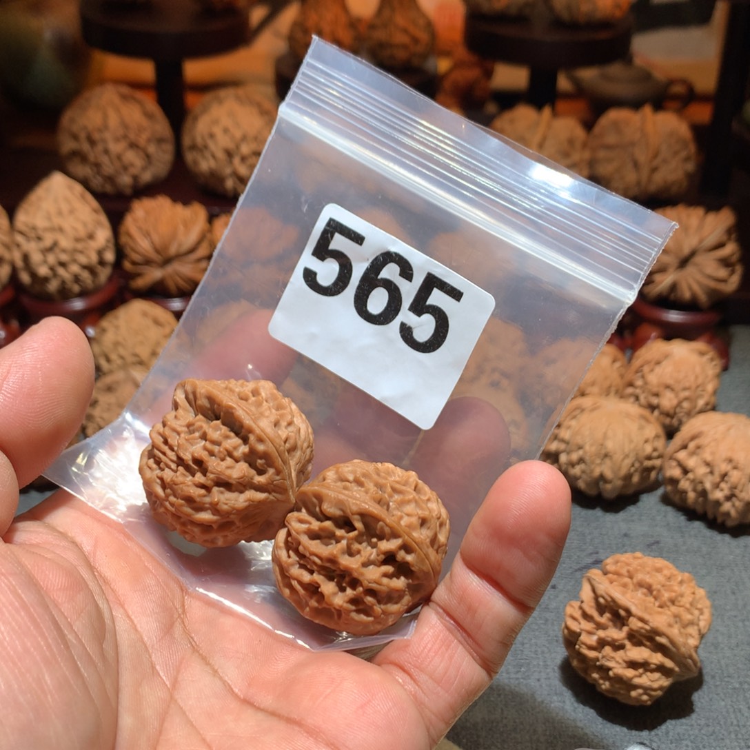 C***g桃核把件龙眼565号
