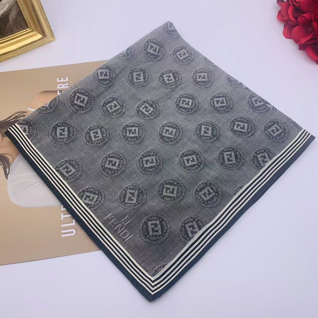 99新 FENDI/芬迪  海囤/芬迪/丝巾/yy04979