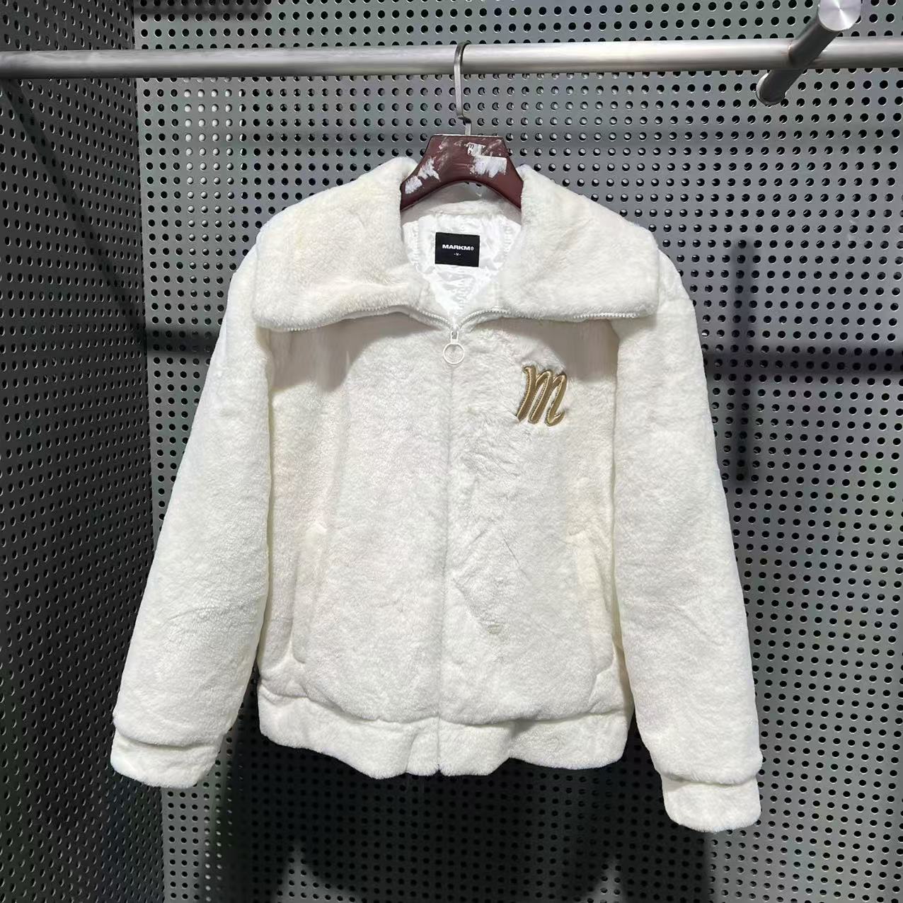  MM 韩系秋季女款字母刺绣翻领长袖毛毛外套 MFMAI60580 60580