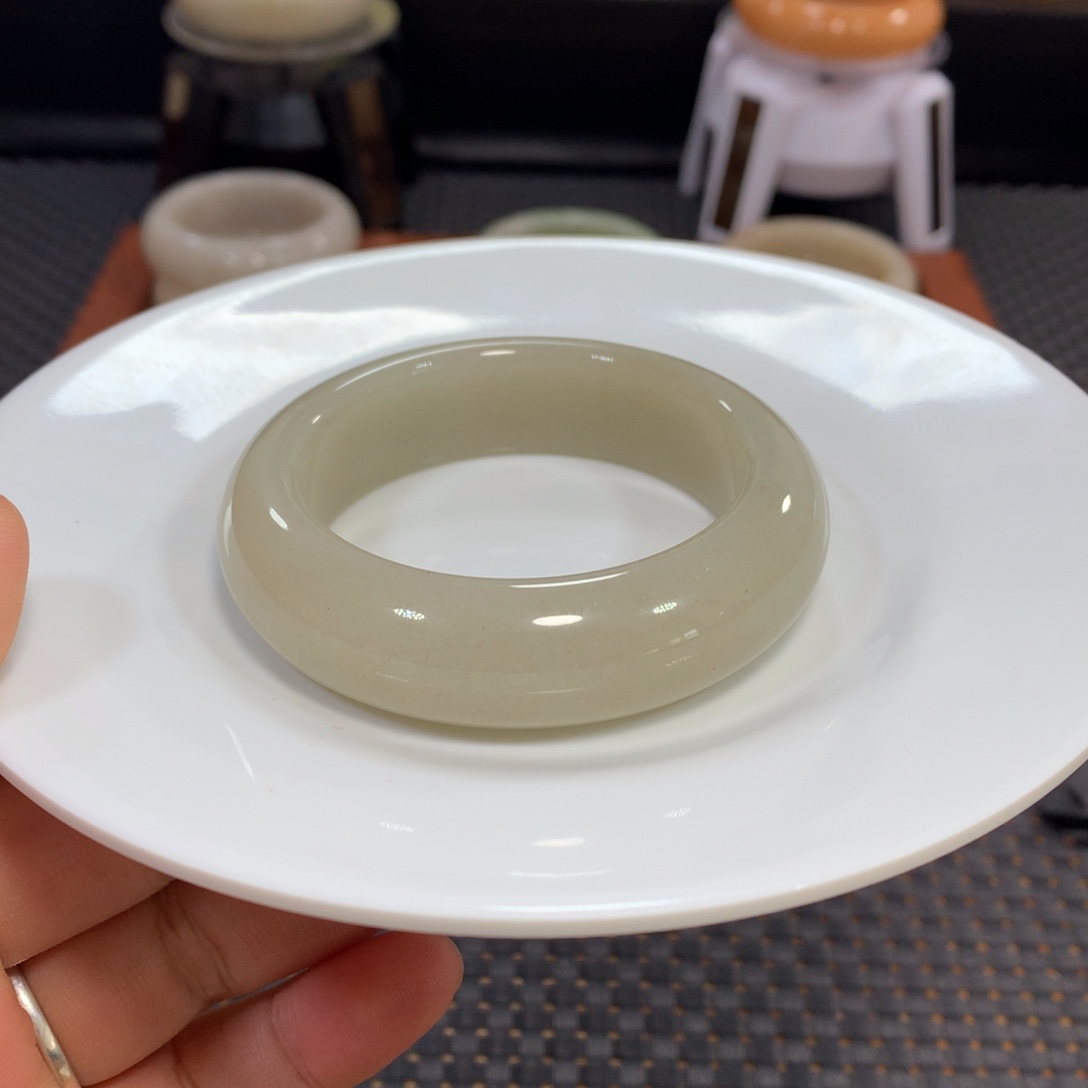 石英质玉（佘太翠）未镶嵌手镯漏53.7豆青1号