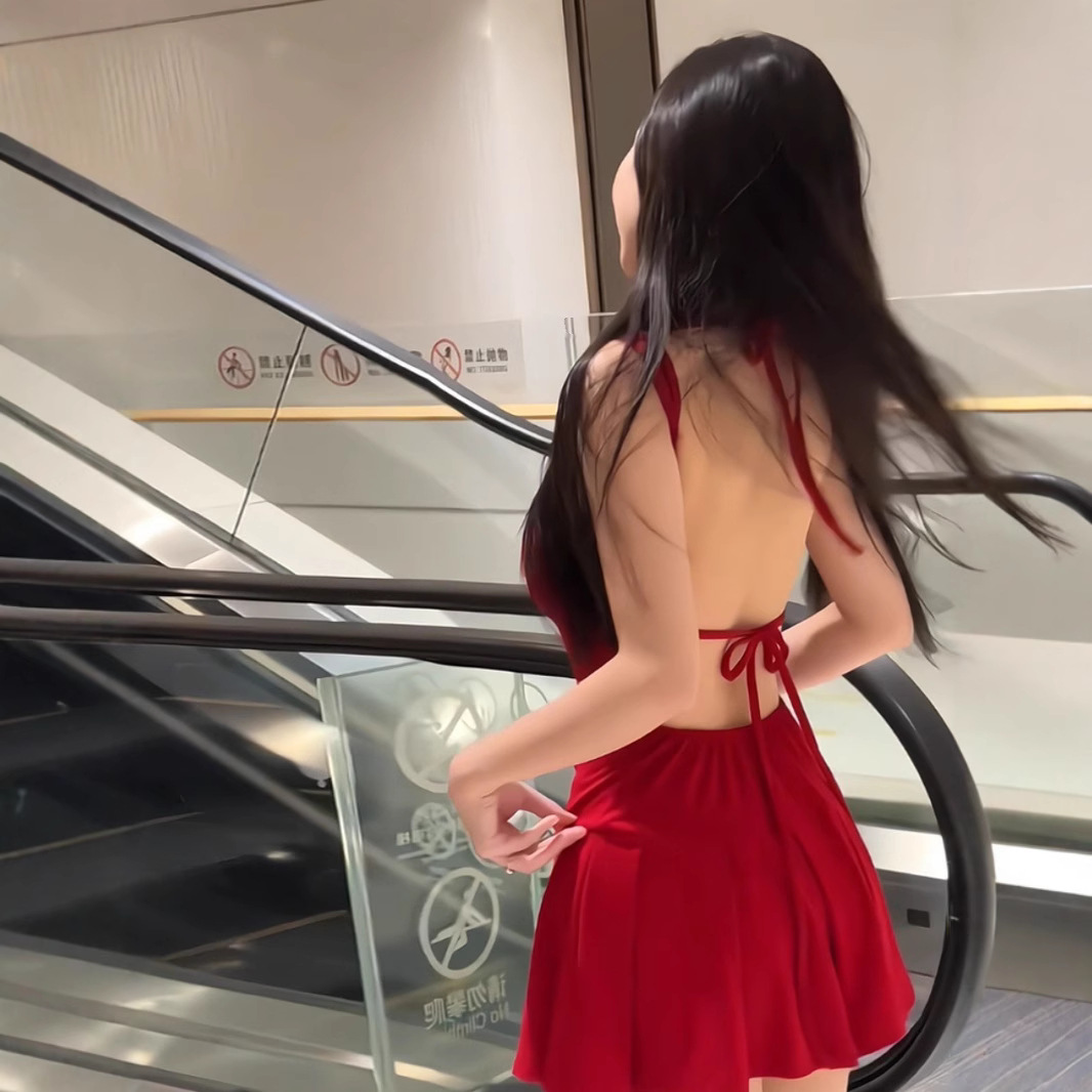 纯欲红色绑带修身吊带连衣裙女夏季小个子辣妹显瘦U领褶皱a字裙子