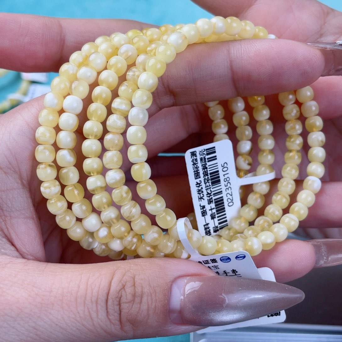 蜜蜡裸石未镶嵌多样性发其中一个